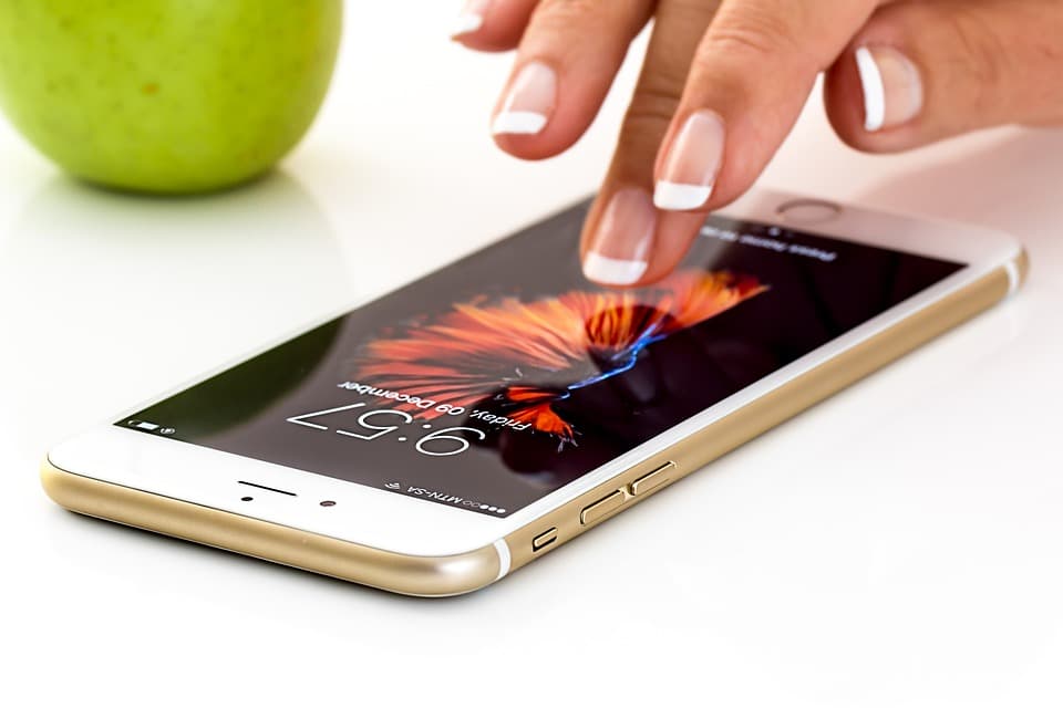 China’s 2022 Smartphone Sales Plunge to the Lowest Level in a Decade