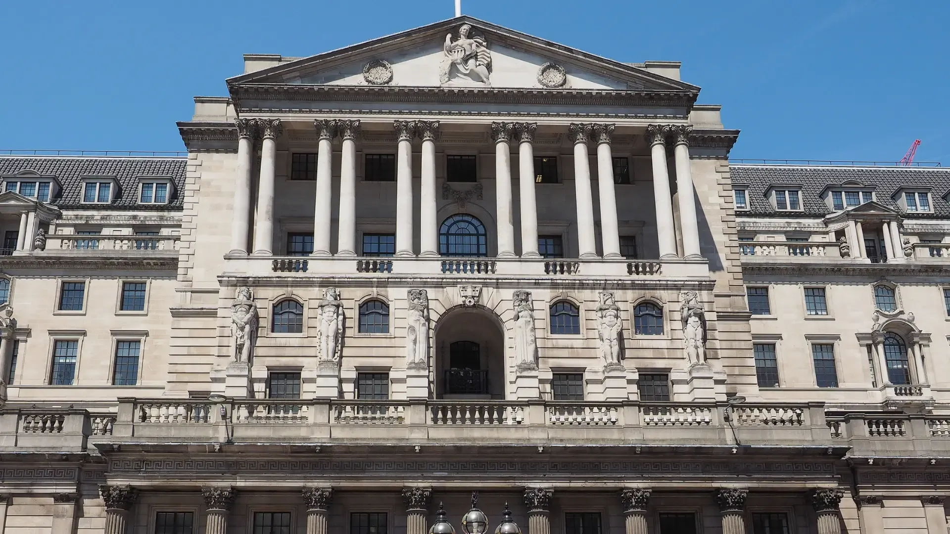 Bank of England Warns of Economic Stagnation, Approves Interest Rate Cuts