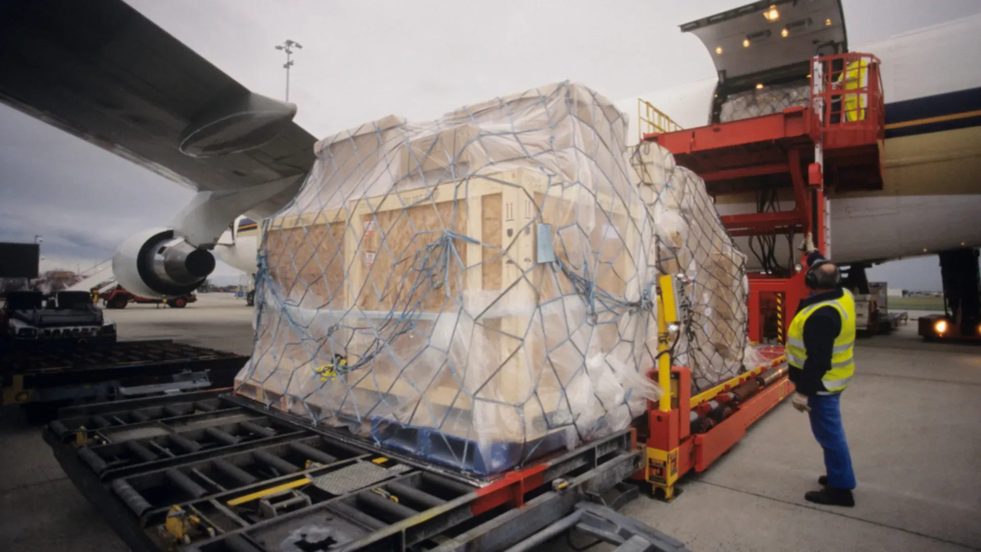 Middle East Cargo Skyrockets to 5.7% as World Air Freight Hits New Peak