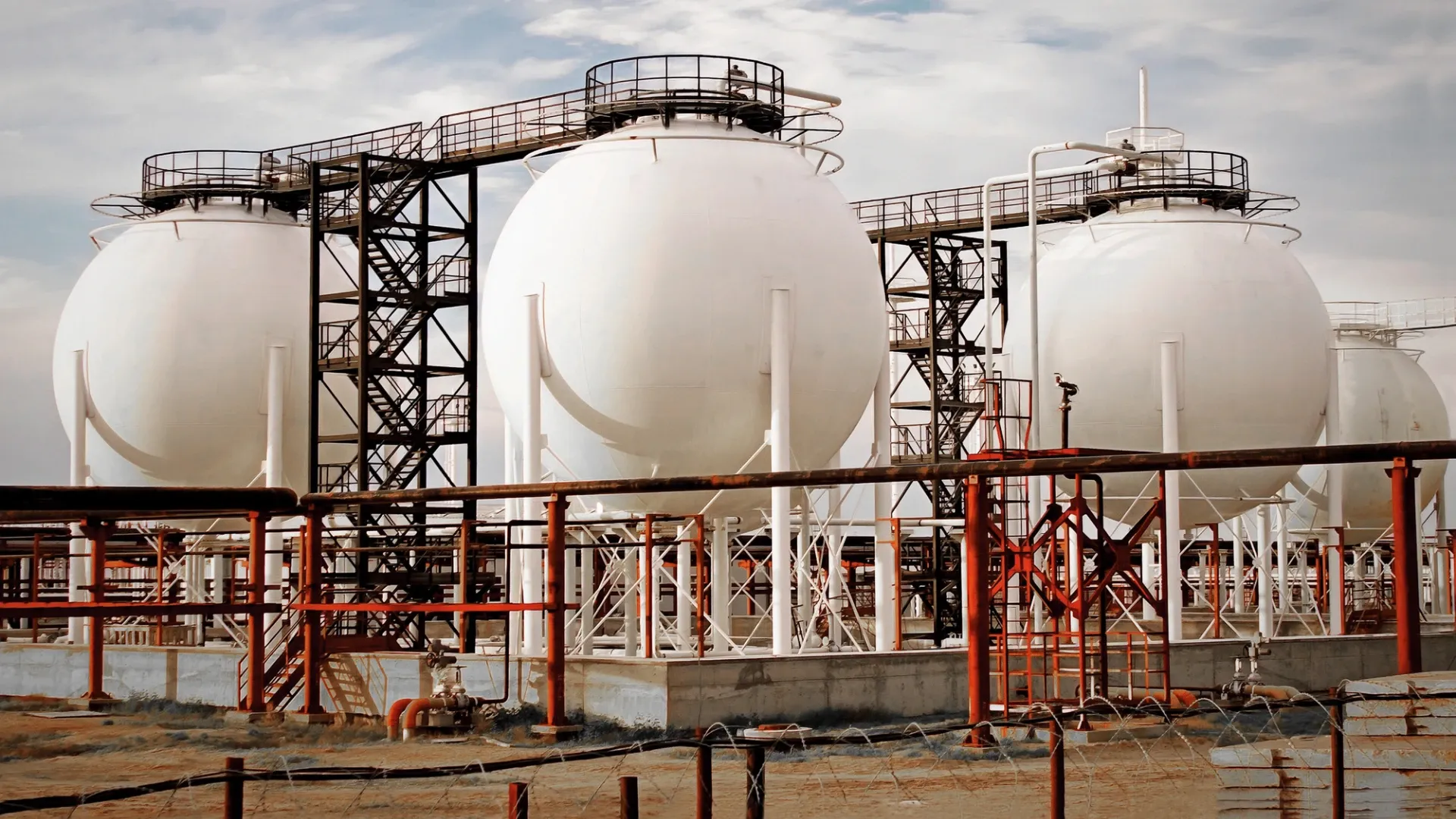 Across the Sea, Beyond the Crisis: Japan and South Korea Build an Emergency Energy Lifeline