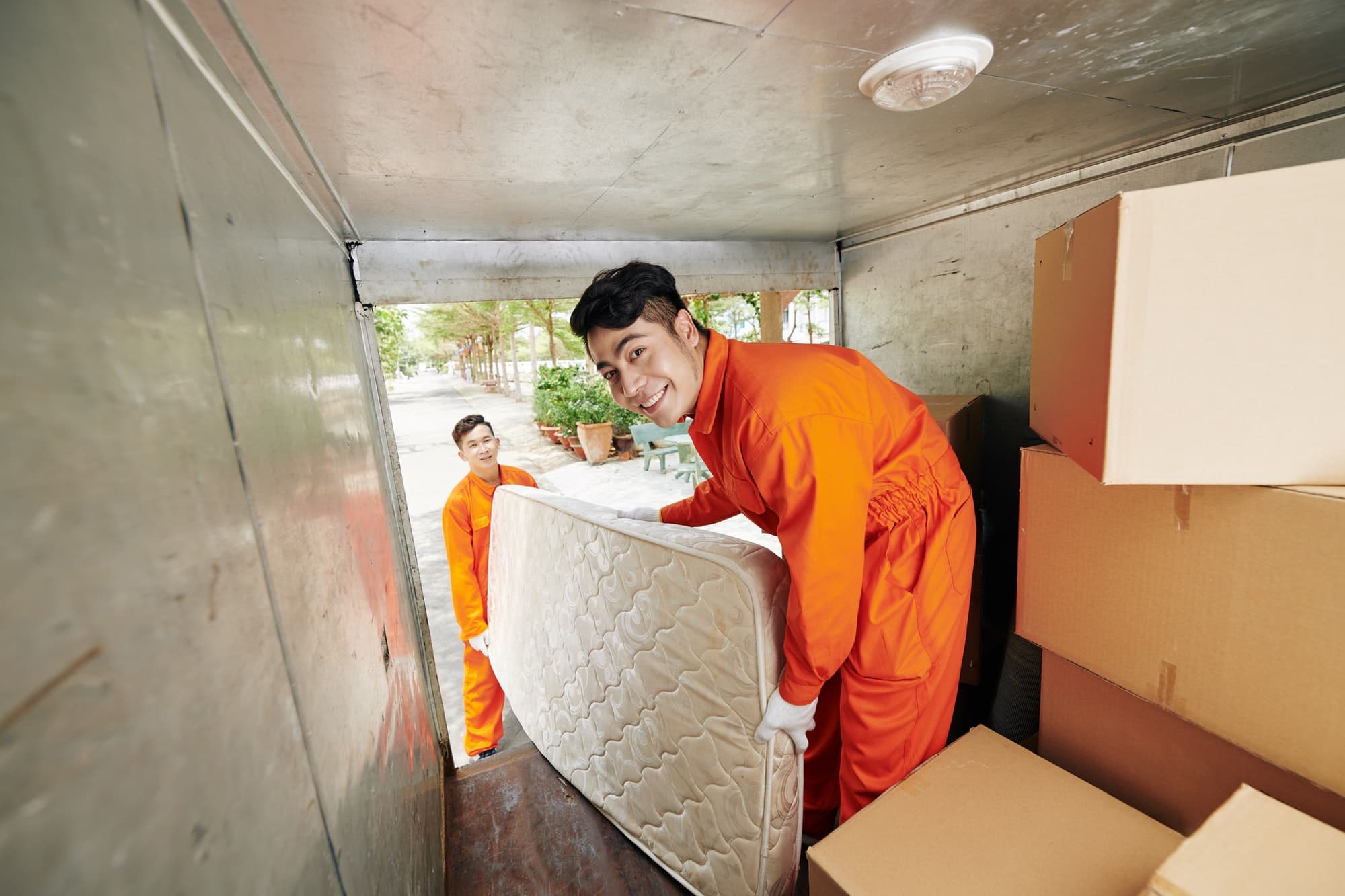 Jordan Finds a Key to Solve Hunger in Old Mattresses