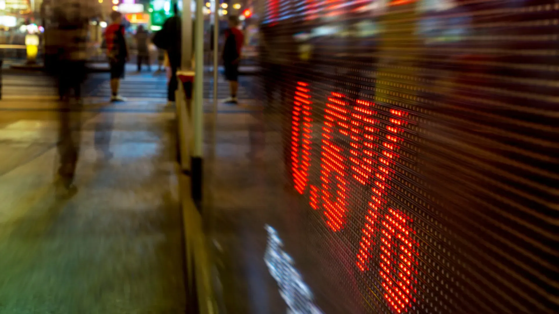 Hong Kong Shares Suffers Historic Collapse Since 1997 Amid Trade War