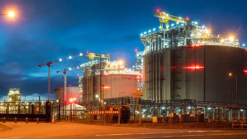Australia’s Biggest LNG Plant Receives Backlash to Operate until 2070
