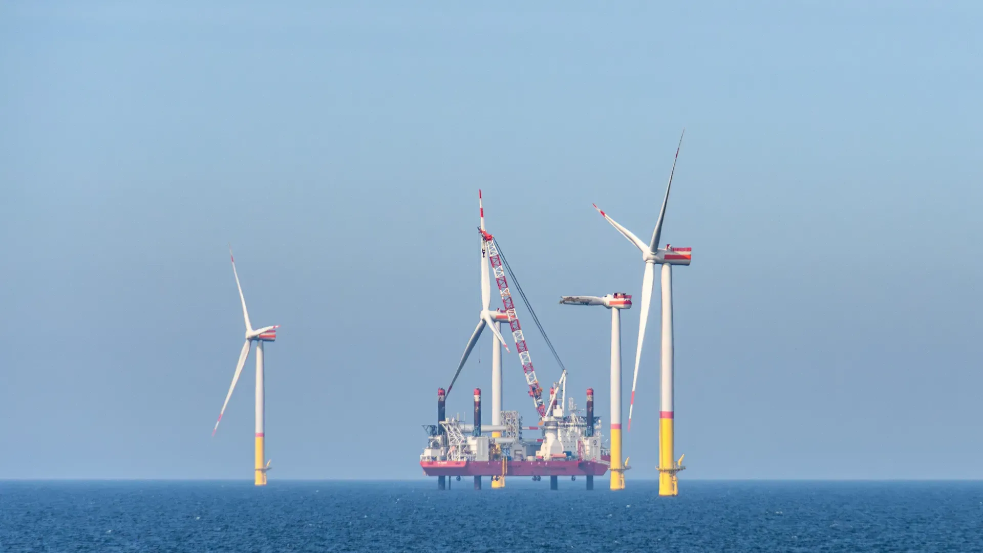 ScottishPower Installs First HVDC Offshore Converter Amidst UK Offshore Wind Budget Cuts