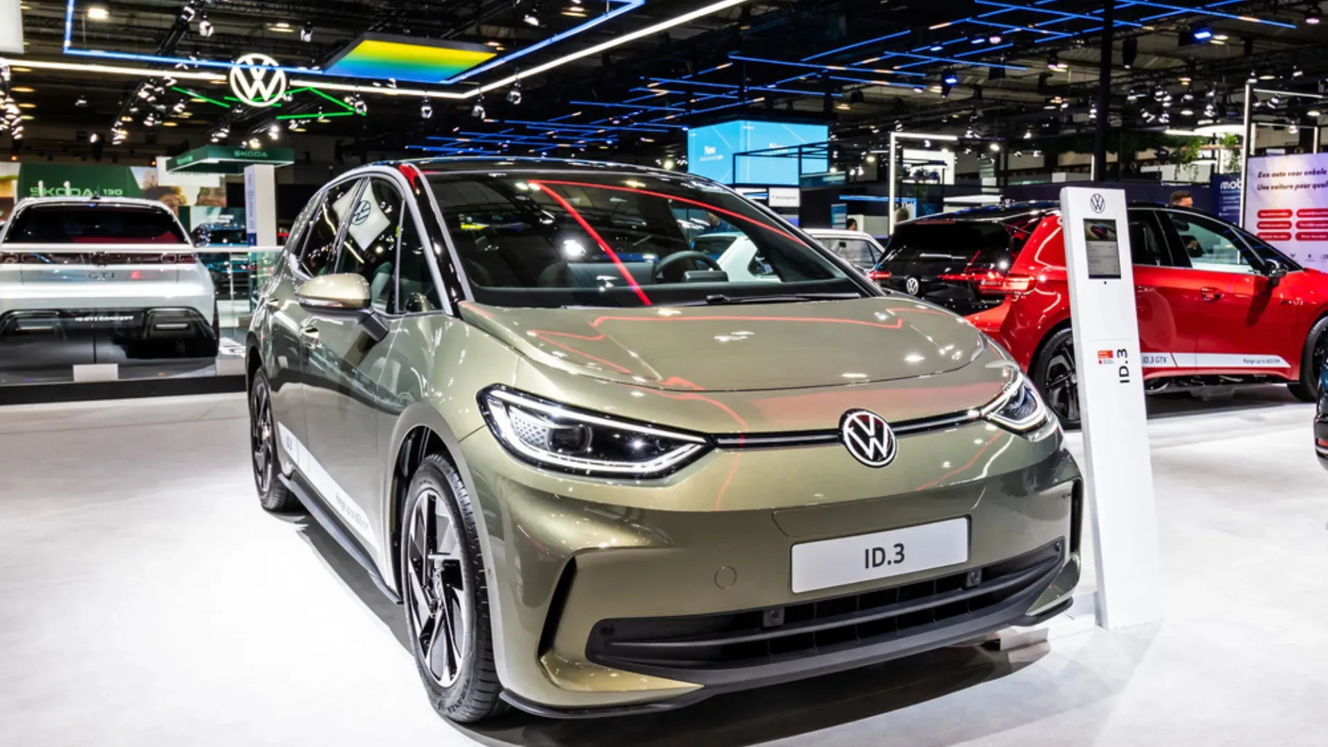 Volkswagen Cut Board Roles to Achieve 1 Billion Euros