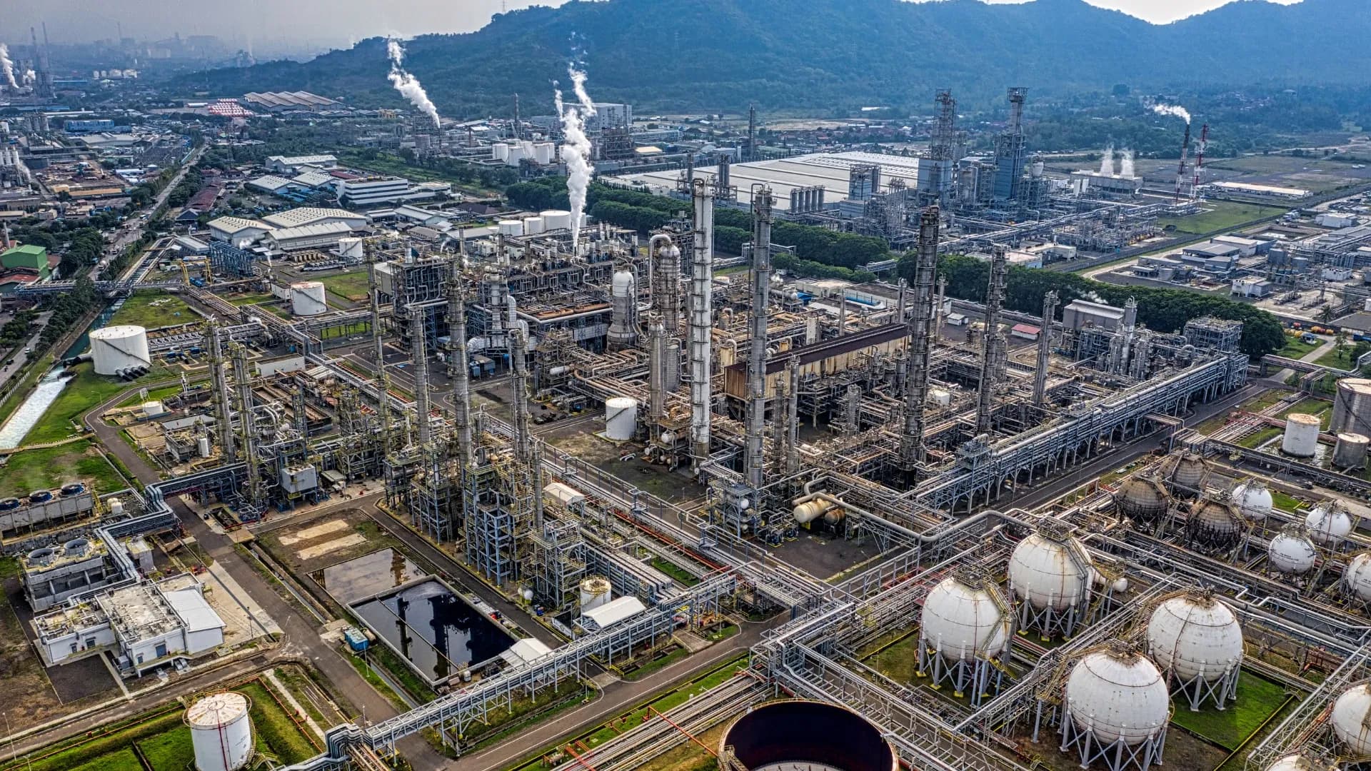US Government Takes 35% Stake In Venezuela’s Oil Amid Controversial Energy Deal