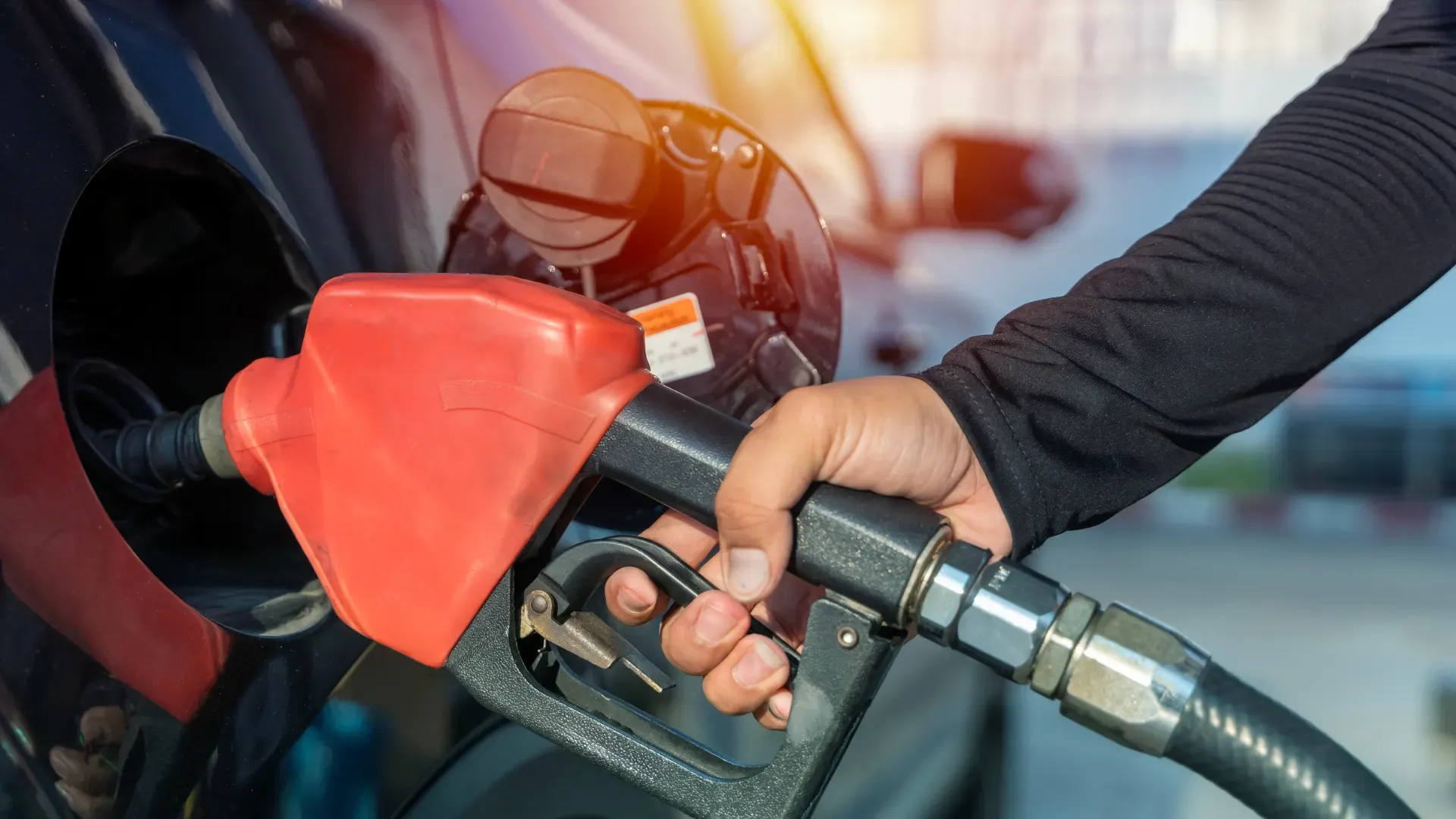 Oil Dips as Diplomatic Hopes Ease Fears Over Middle East Supply Risks