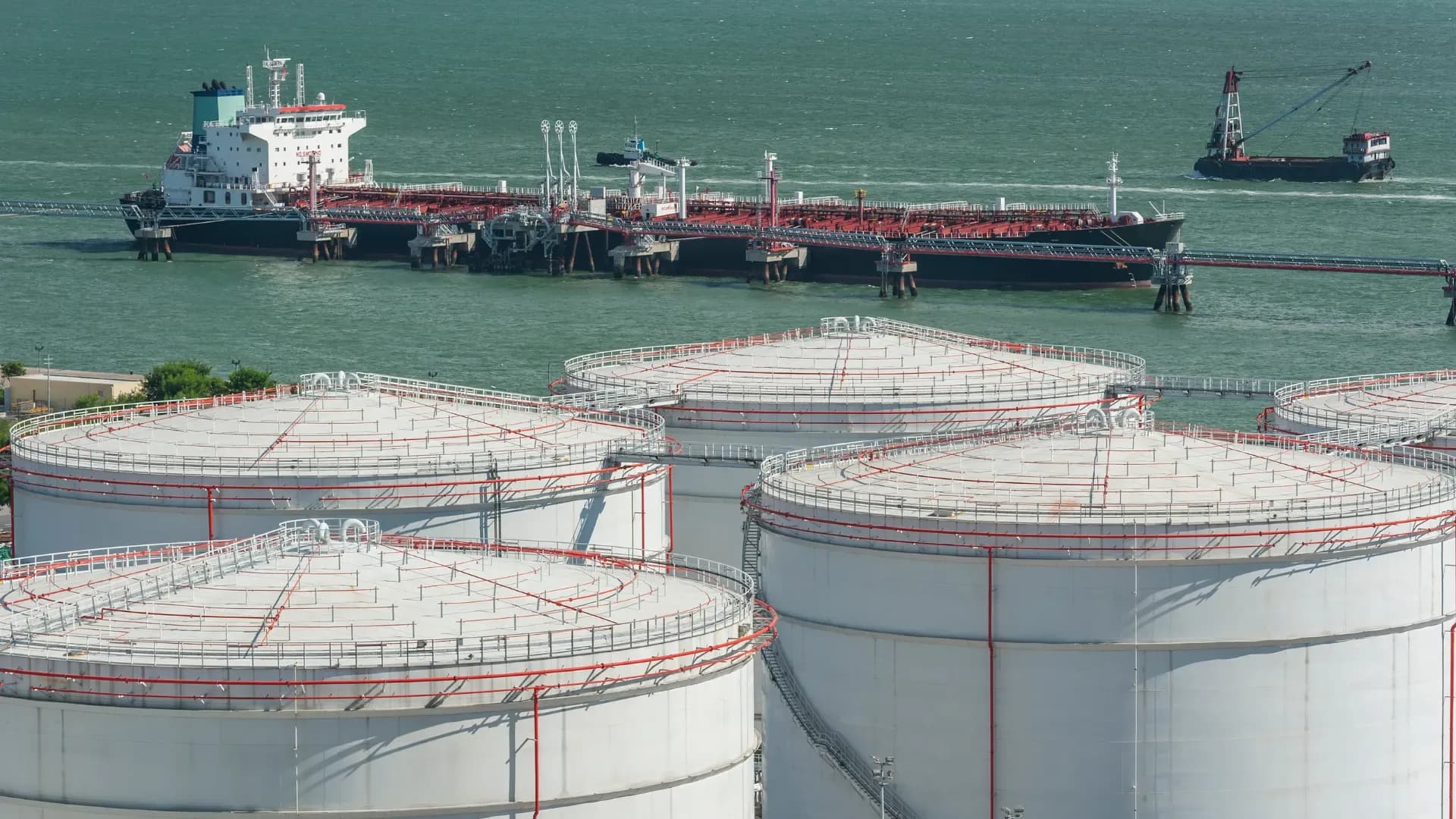 Beijing Turns Inwards: How China’s Fuel Export Curbs Could Reshape Asia’s Energy Map