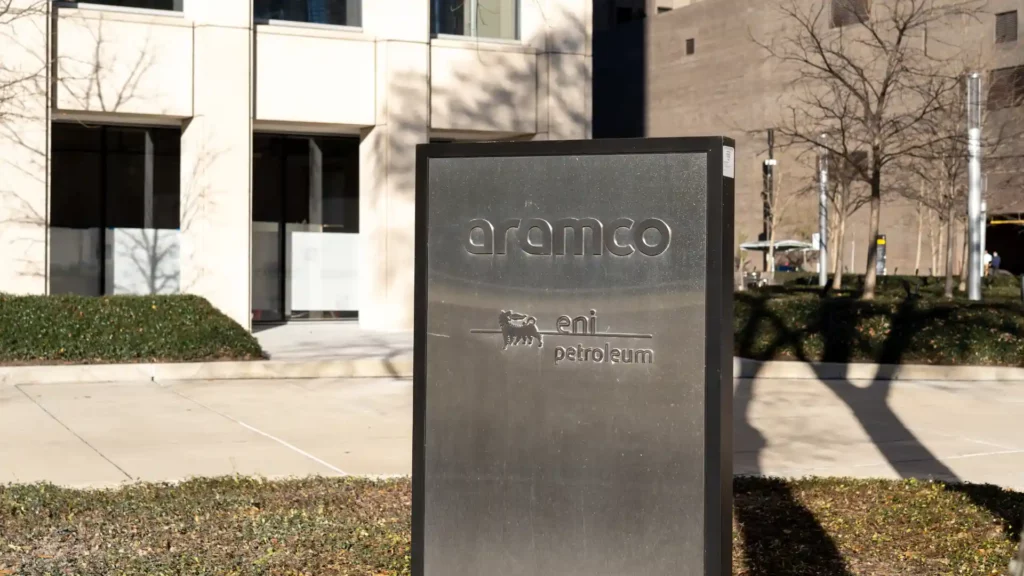 Saudi Arabia Plans to Raise Nearly $12 bn in Aramco Share Sale