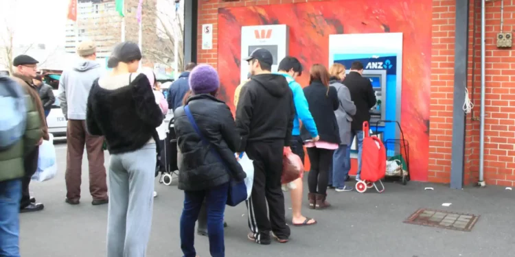 Australian Banks to Refund $28M to Low-Income Customers