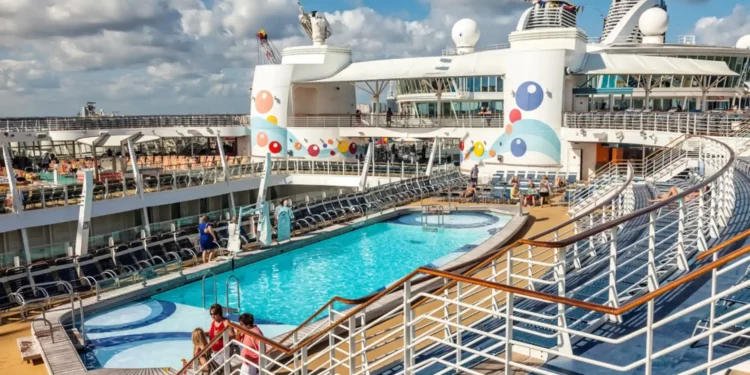 Giant Cruise Ship Lifts France's GDP by €1bn While German Economy Declines