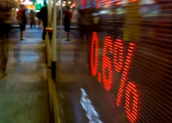 Hong Kong Shares Suffers Historic Collapse Since 1997 Amid Trade War