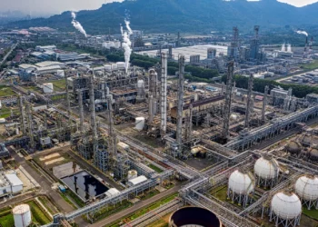 Oil Prices Record Weekly Loss Despite Global Supply Set To Expand