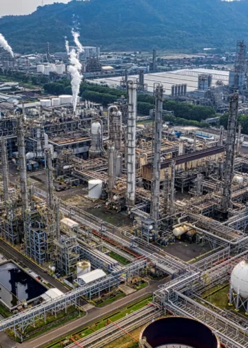 Oil Prices Record Weekly Loss Despite Global Supply Set To Expand